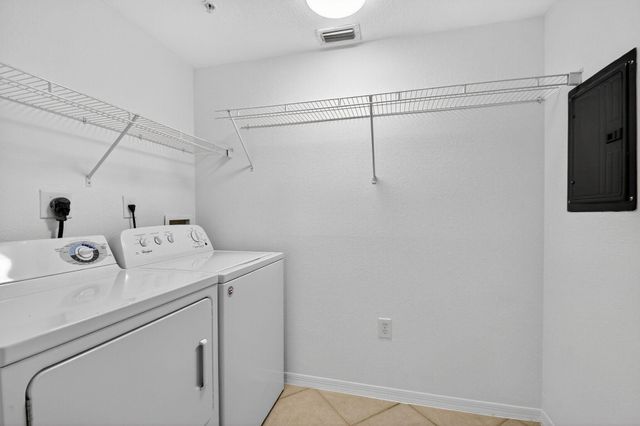 6511 EMERALD DUNES Drive 304, West Palm Beach, FL 33411