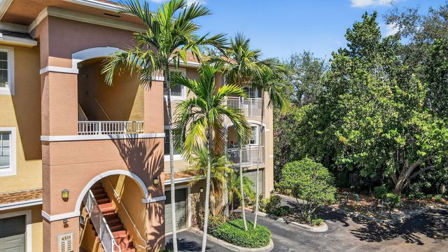 6511 EMERALD DUNES Drive 304, West Palm Beach, FL 33411
