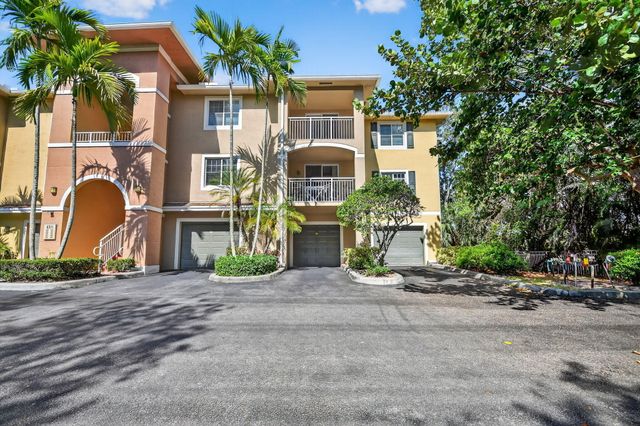 6511 EMERALD DUNES Drive 304, West Palm Beach, FL 33411