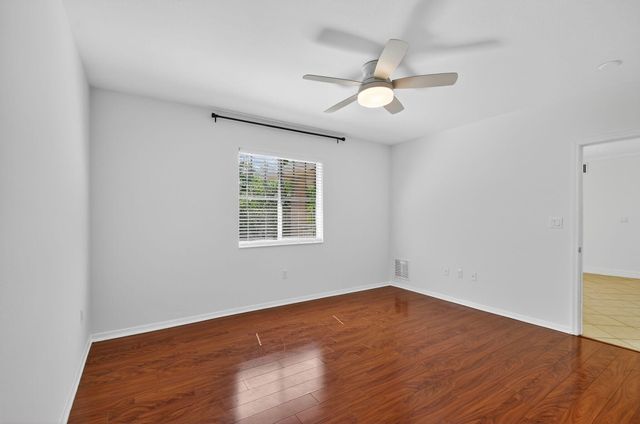 6511 EMERALD DUNES Drive 304, West Palm Beach, FL 33411
