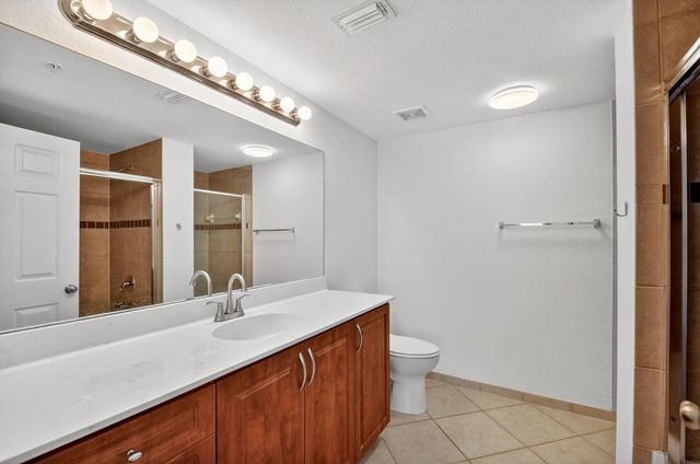 6511 EMERALD DUNES Drive 304, West Palm Beach, FL 33411