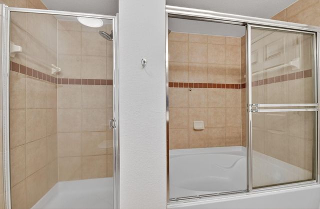 6511 EMERALD DUNES Drive 304, West Palm Beach, FL 33411