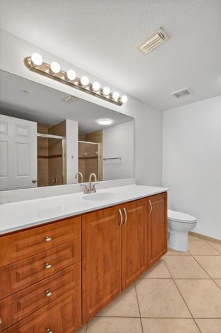 6511 EMERALD DUNES Drive 304, West Palm Beach, FL 33411