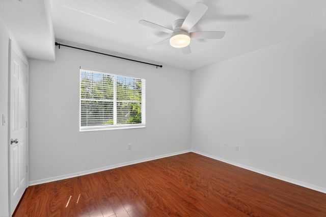 6511 EMERALD DUNES Drive 304, West Palm Beach, FL 33411