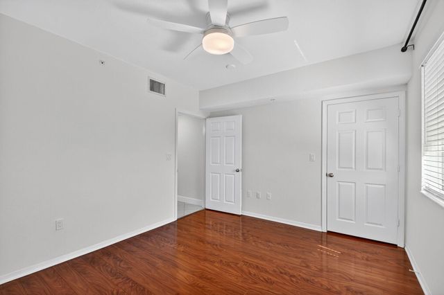 6511 EMERALD DUNES Drive 304, West Palm Beach, FL 33411