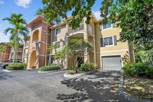 6511 EMERALD DUNES Drive 304, West Palm Beach, FL 33411