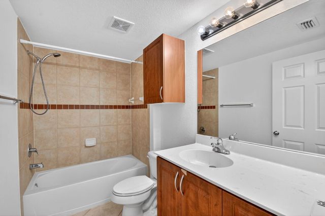 6511 EMERALD DUNES Drive 304, West Palm Beach, FL 33411