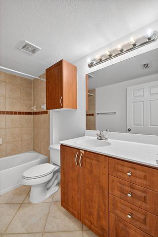 6511 EMERALD DUNES Drive 304, West Palm Beach, FL 33411