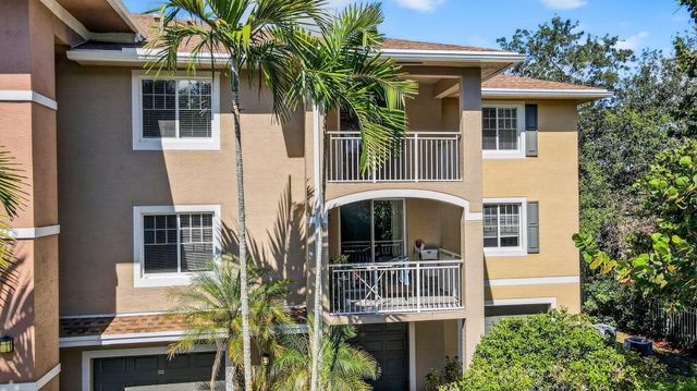 6511 EMERALD DUNES Drive 304, West Palm Beach, FL 33411