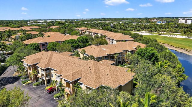 6511 EMERALD DUNES Drive 304, West Palm Beach, FL 33411