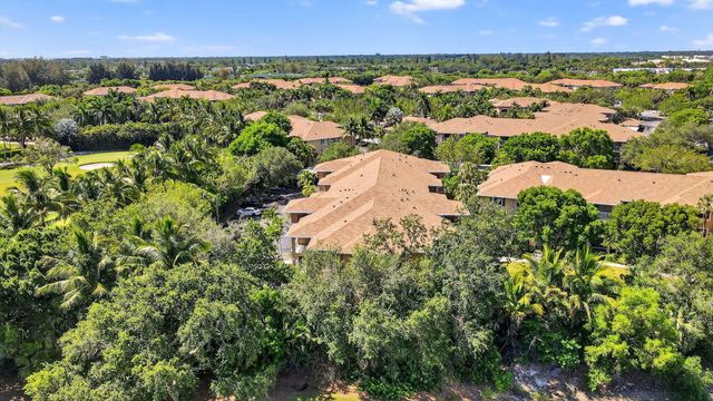 6511 EMERALD DUNES Drive 304, West Palm Beach, FL 33411