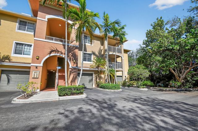 6511 EMERALD DUNES Drive 304, West Palm Beach, FL 33411