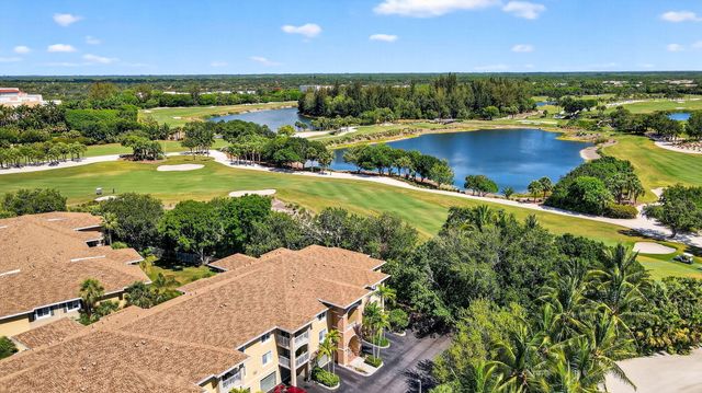 6511 EMERALD DUNES Drive 304, West Palm Beach, FL 33411