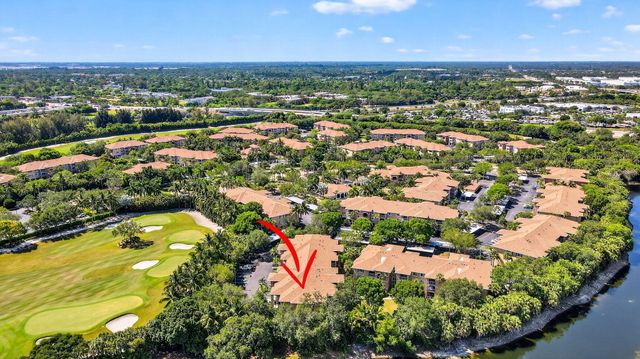 6511 EMERALD DUNES Drive 304, West Palm Beach, FL 33411