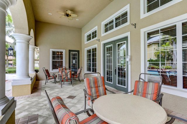 6511 EMERALD DUNES Drive 304, West Palm Beach, FL 33411