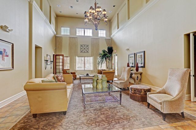 6511 EMERALD DUNES Drive 304, West Palm Beach, FL 33411