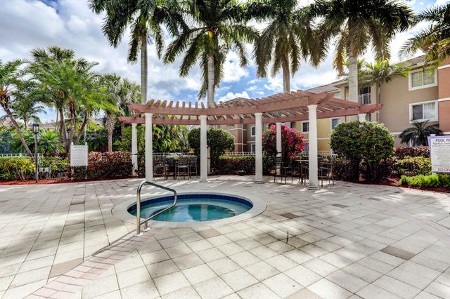 6511 EMERALD DUNES Drive 304, West Palm Beach, FL 33411