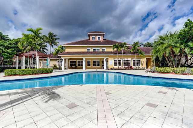6511 EMERALD DUNES Drive 304, West Palm Beach, FL 33411
