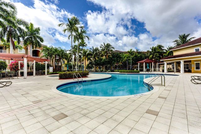 6511 EMERALD DUNES Drive 304, West Palm Beach, FL 33411