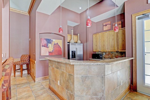 6511 EMERALD DUNES Drive 304, West Palm Beach, FL 33411