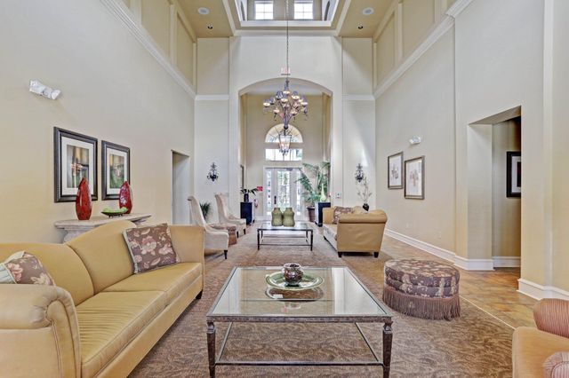 6511 EMERALD DUNES Drive 304, West Palm Beach, FL 33411
