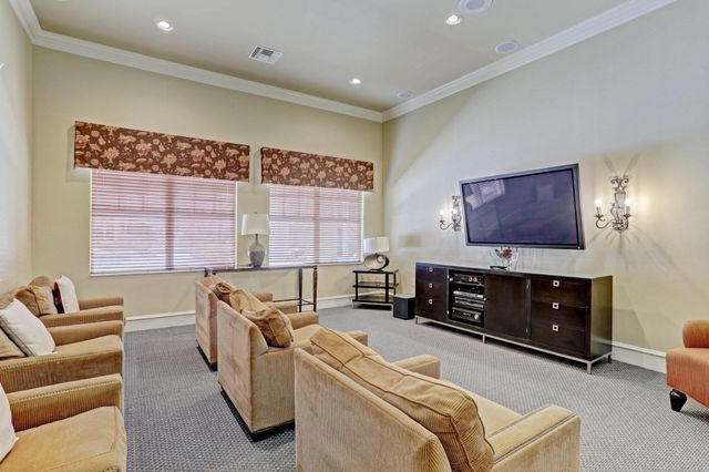 6511 EMERALD DUNES Drive 304, West Palm Beach, FL 33411