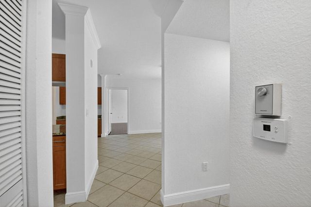 6511 EMERALD DUNES Drive 304, West Palm Beach, FL 33411