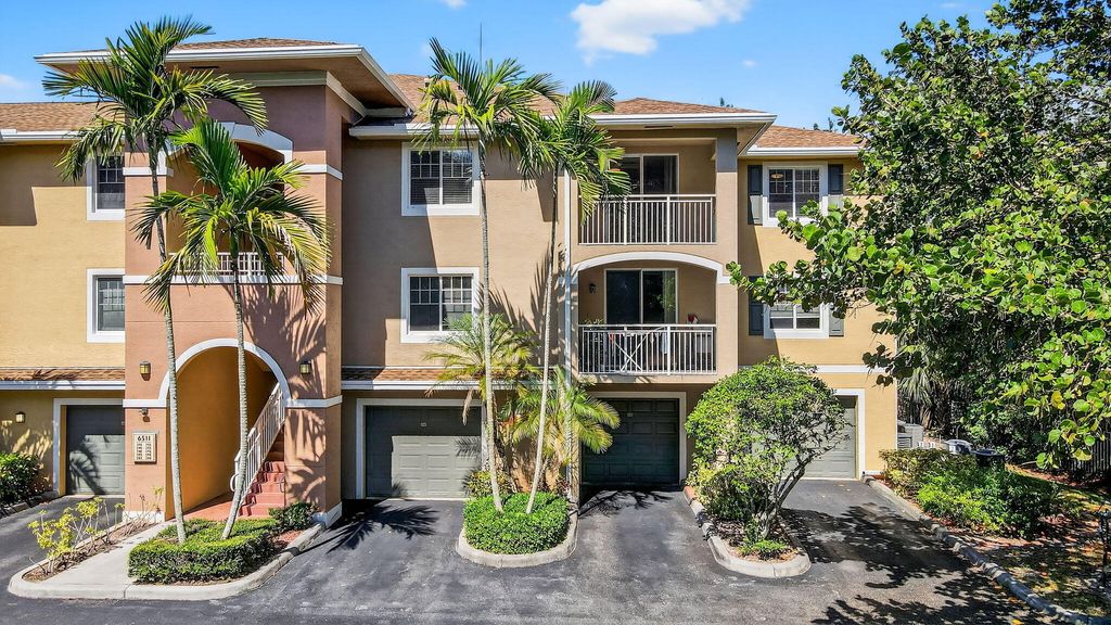 6511 EMERALD DUNES Drive 304, West Palm Beach, FL 33411
