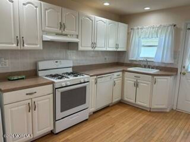 5 Leeward Street, Toms River, NJ 08757