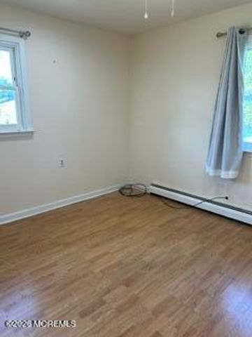 5 Leeward Street, Toms River, NJ 08757