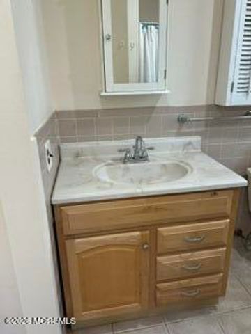 5 Leeward Street, Toms River, NJ 08757