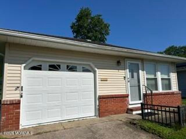 5 Leeward Street, Toms River, NJ 08757