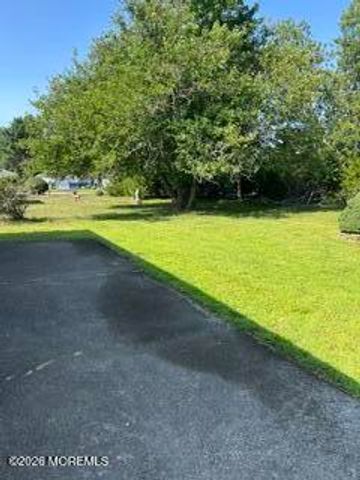 5 Leeward Street, Toms River, NJ 08757