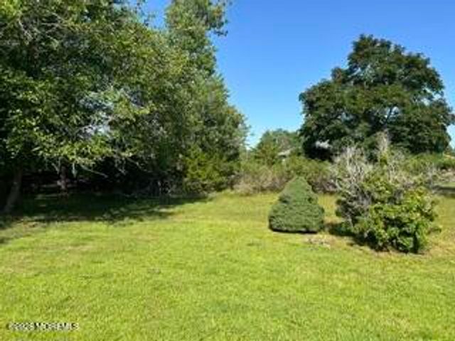 5 Leeward Street, Toms River, NJ 08757