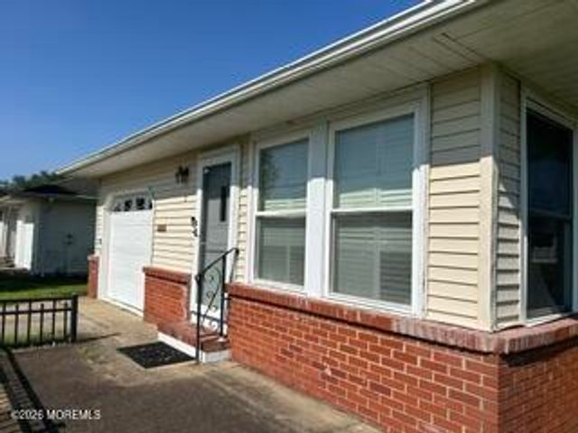 5 Leeward Street, Toms River, NJ 08757