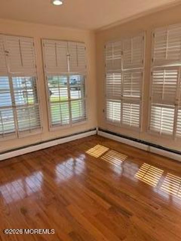 5 Leeward Street, Toms River, NJ 08757