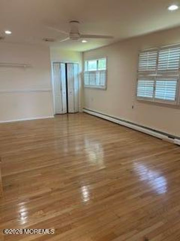 5 Leeward Street, Toms River, NJ 08757