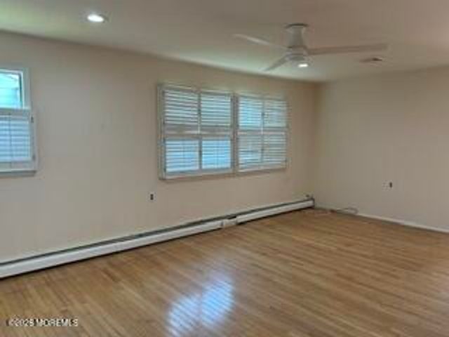 5 Leeward Street, Toms River, NJ 08757