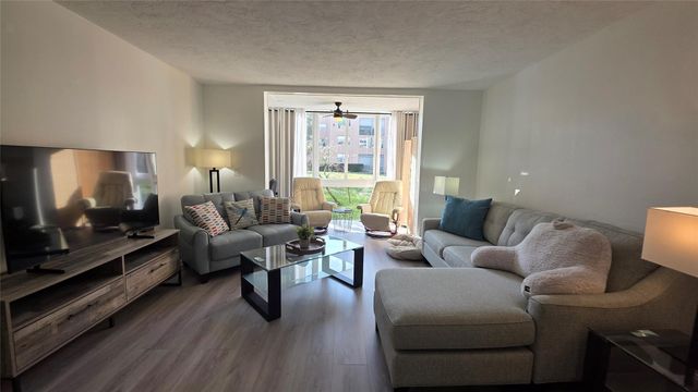 2831 Somerset Dr 105, Lauderdale Lakes, FL 33311