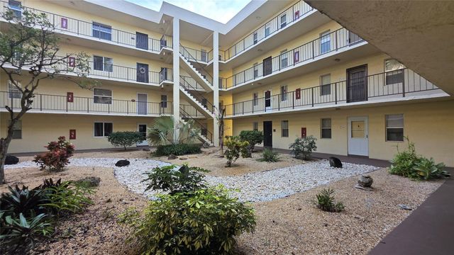 2831 Somerset Dr 105, Lauderdale Lakes, FL 33311