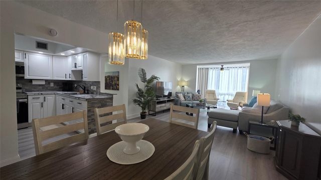 2831 Somerset Dr 105, Lauderdale Lakes, FL 33311