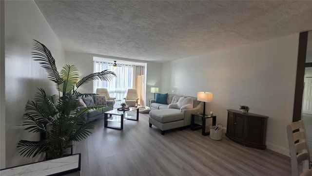 2831 Somerset Dr 105, Lauderdale Lakes, FL 33311