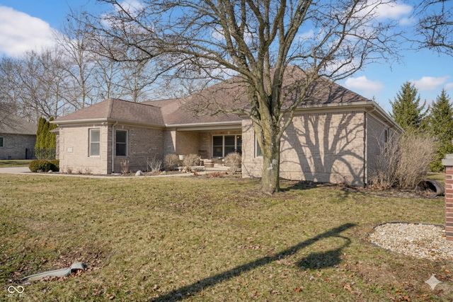 2202 Peartree Ct, Columbus, IN 47201