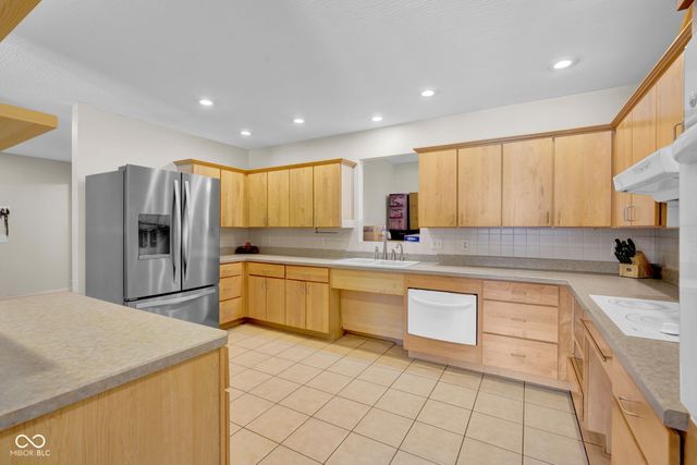 2202 Peartree Ct, Columbus, IN 47201