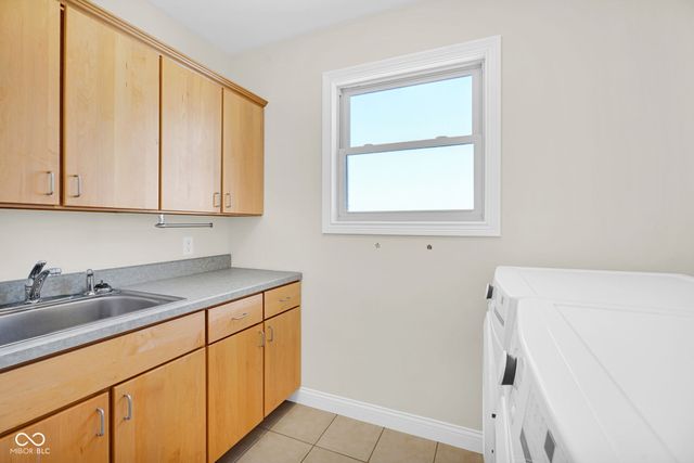 2202 Peartree Ct, Columbus, IN 47201