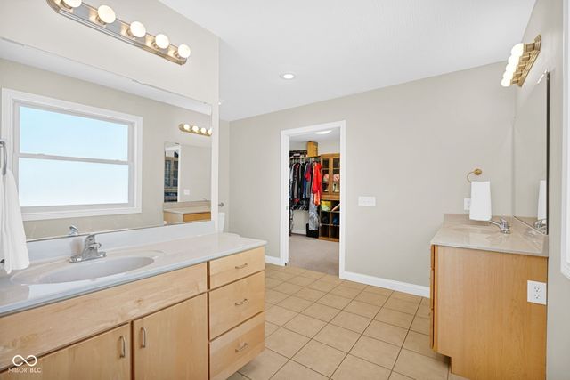 2202 Peartree Ct, Columbus, IN 47201