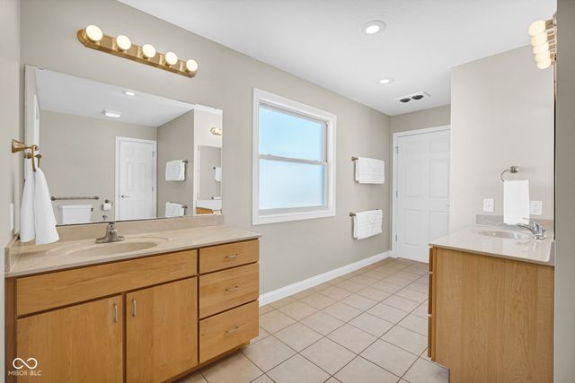 2202 Peartree Ct, Columbus, IN 47201