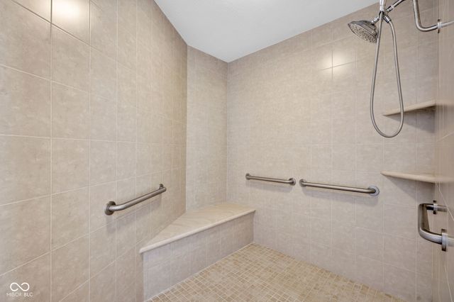 2202 Peartree Ct, Columbus, IN 47201