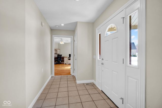 2202 Peartree Ct, Columbus, IN 47201