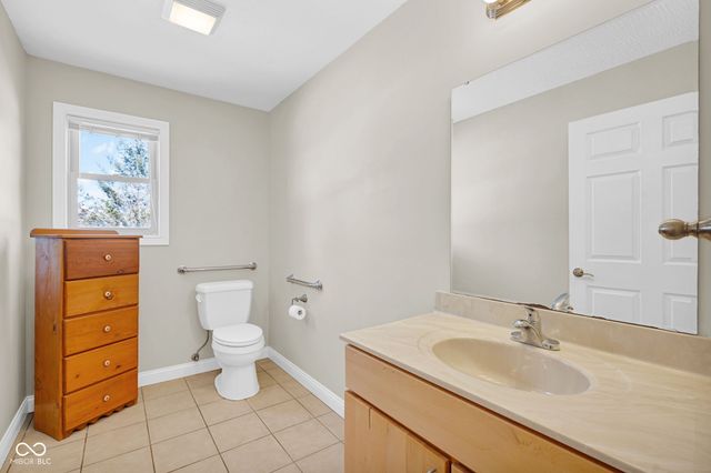 2202 Peartree Ct, Columbus, IN 47201